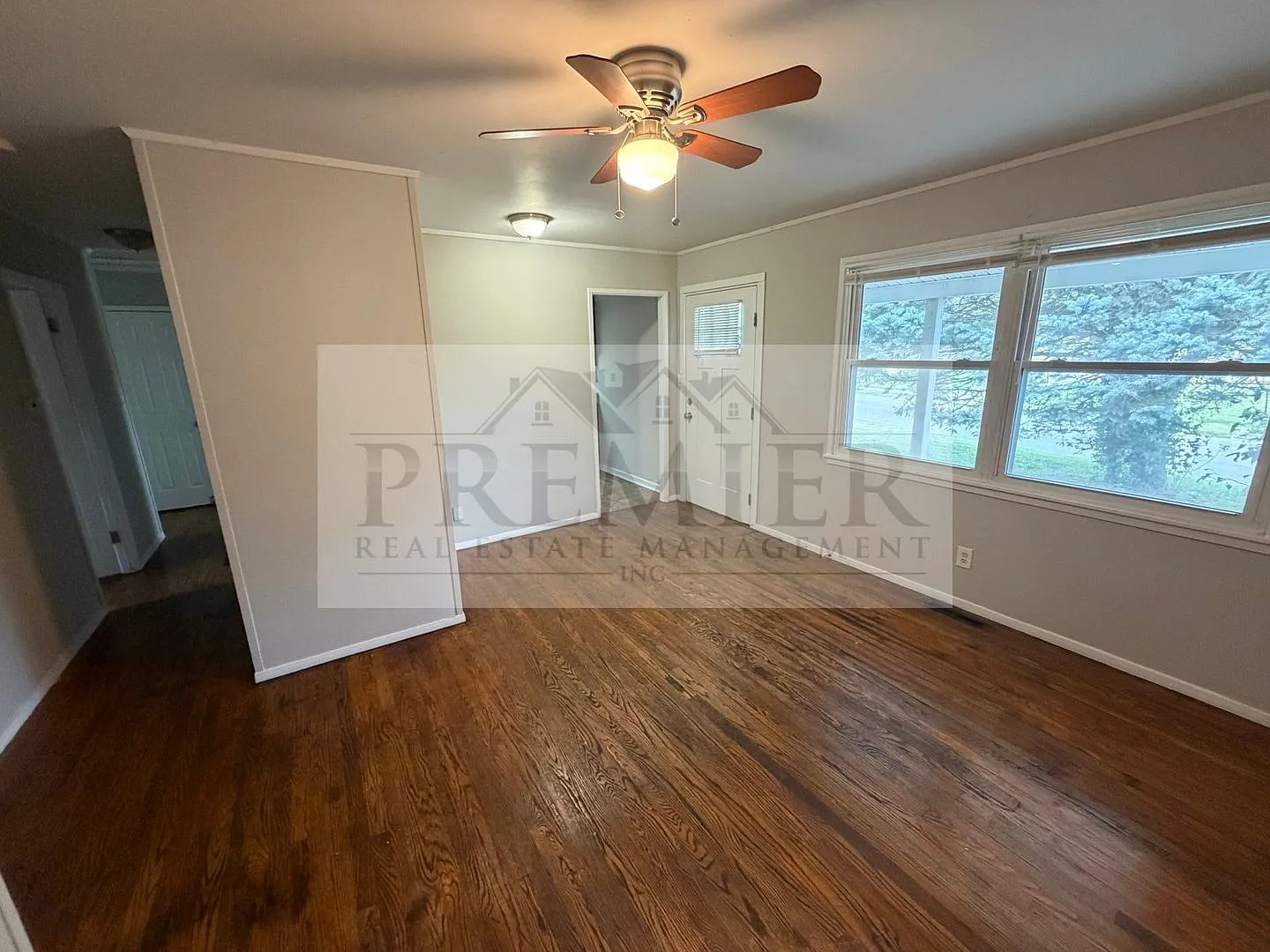 Beautiful 4 bed / 2 bath Single Family Home in the Raytown School District!! Rent $1695 - Ready t... — Photo 3