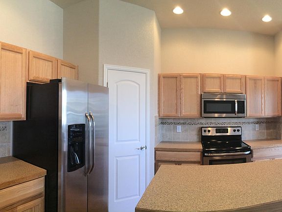 Kitchen (main level)