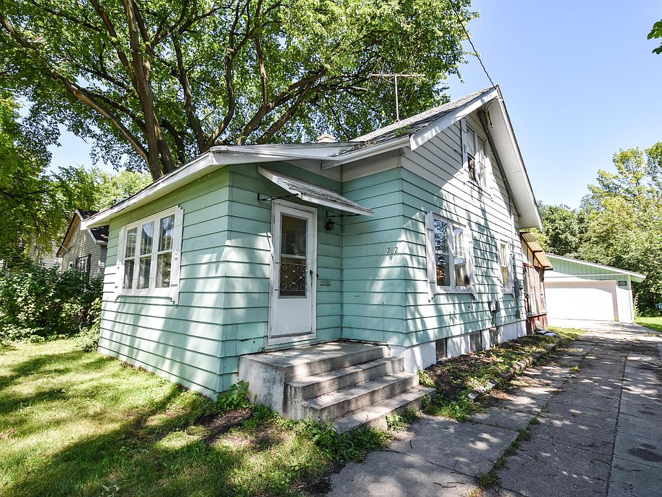 1st image of 212 10th St N
