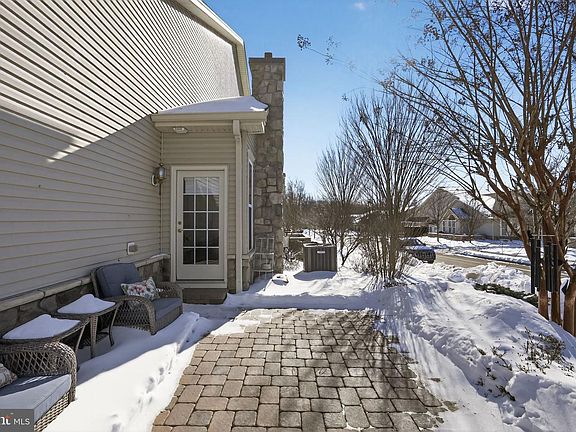 3rd image of 284 Willow Dr