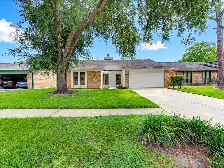 3046 Wagon Trail Dr — Photo 2