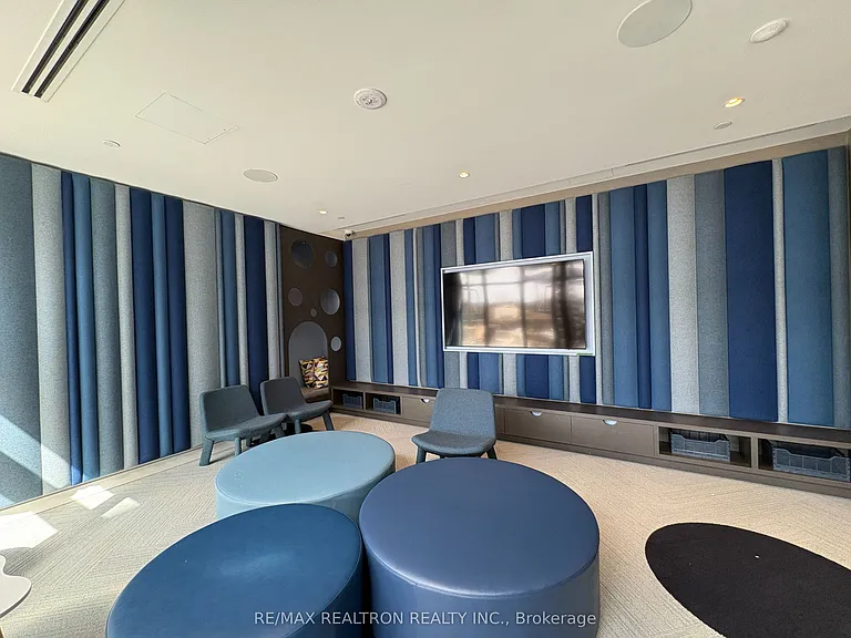 858 Dupont St #701 — Photo 8