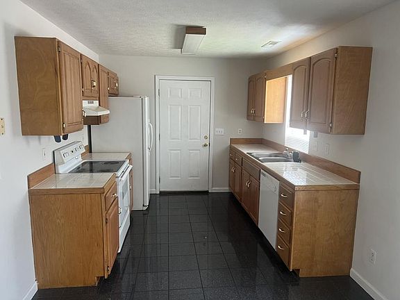 2nd image of 320 W 7th St #B