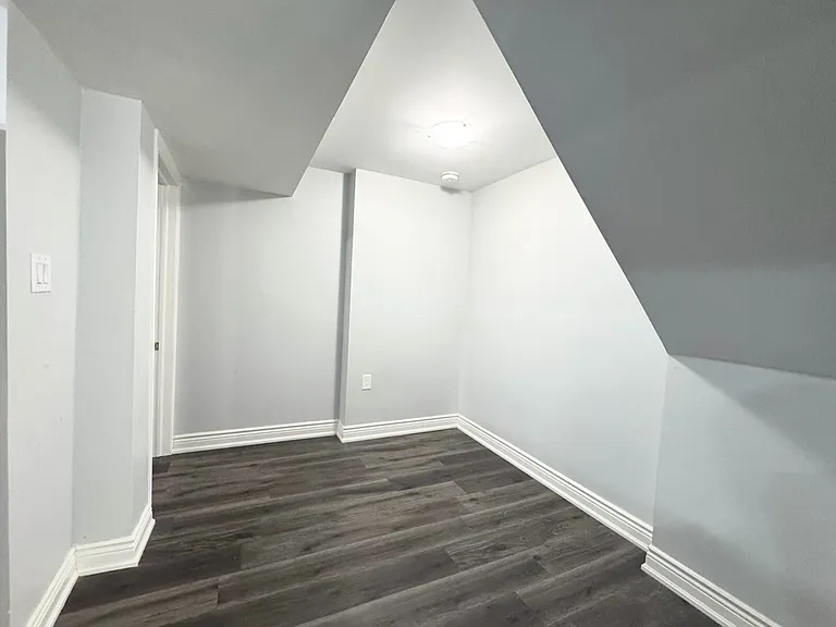 691 Heatherwood Sq #2 — Photo 4