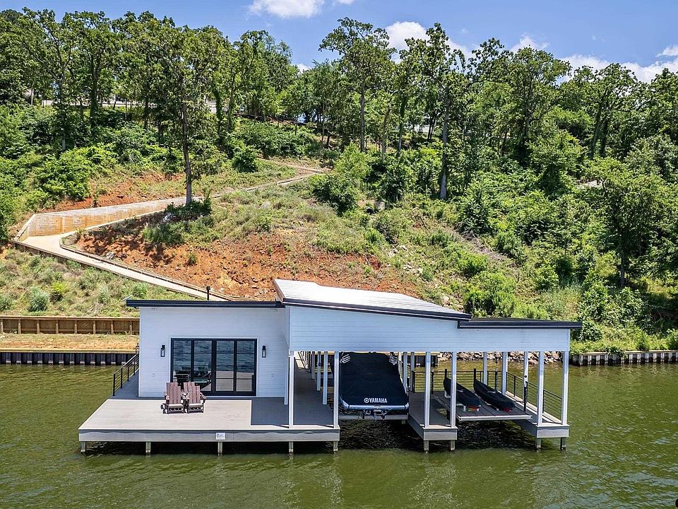 1st image of 147 Lake Bluff Dr N