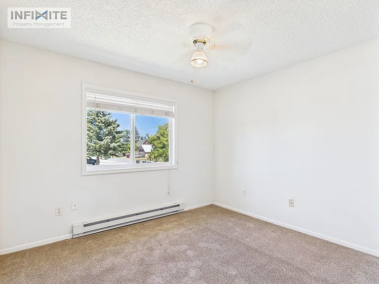 90 Custer Ave #A — Photo 10