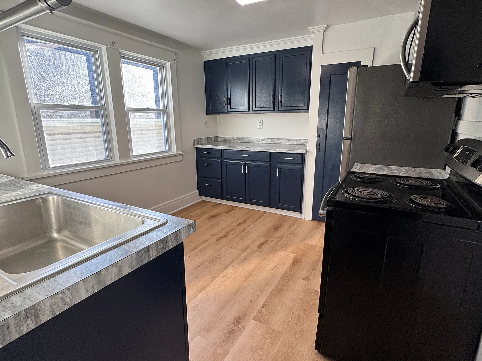 3 bed, 1100 sqft, $1,795 — Photo 2