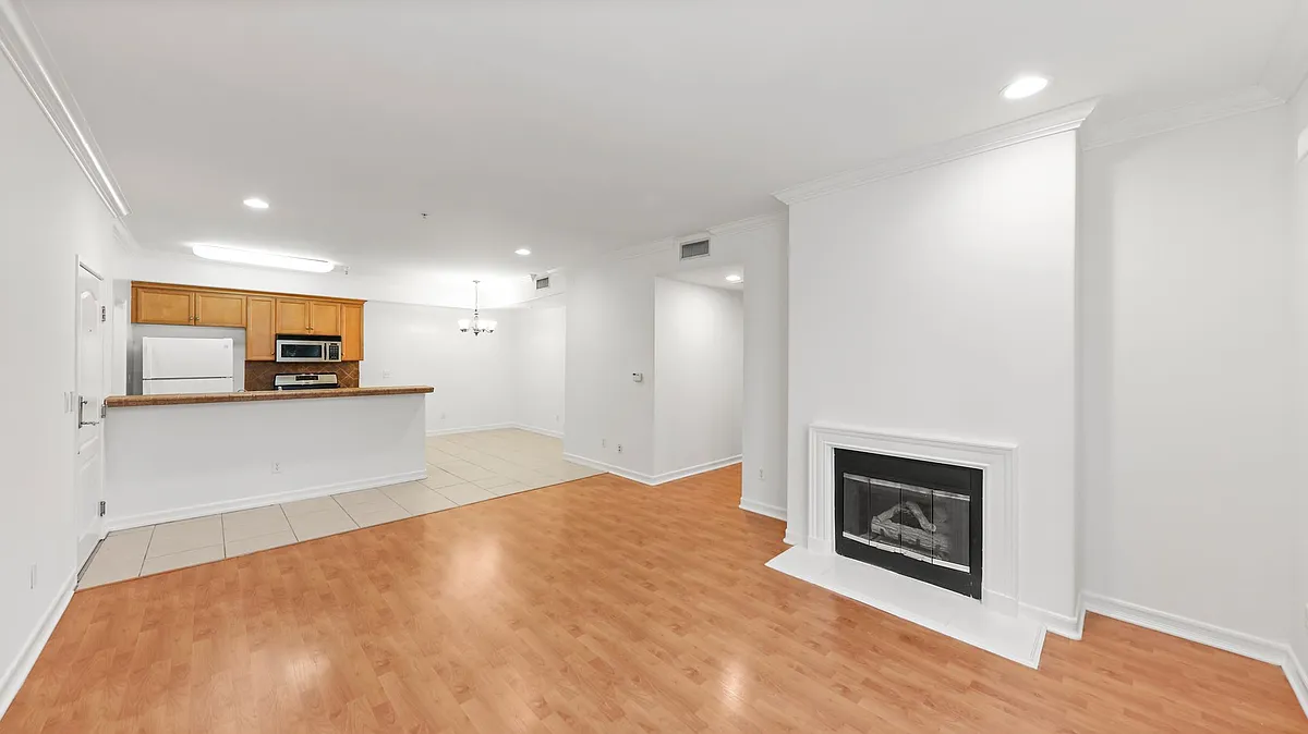 Building Photo - 2335 S Bentley Ave