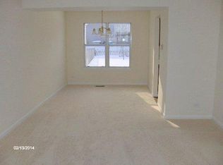 96 N Southport Rd, Mundelein, IL 60060