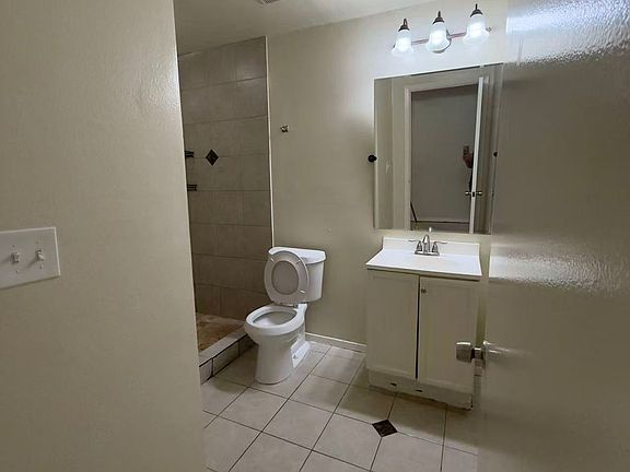 4th image of 2913 Gardenia Dr
