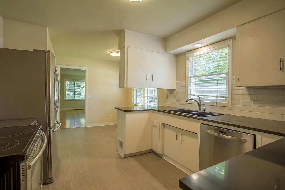 2 bed, 1.5 bath, 900 sqft, $2,550 — Photo 4
