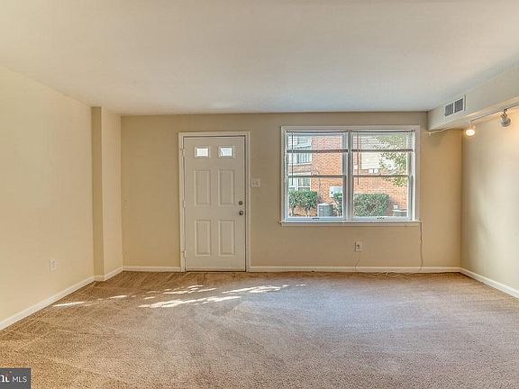 3rd image of 156A Bedford St #A