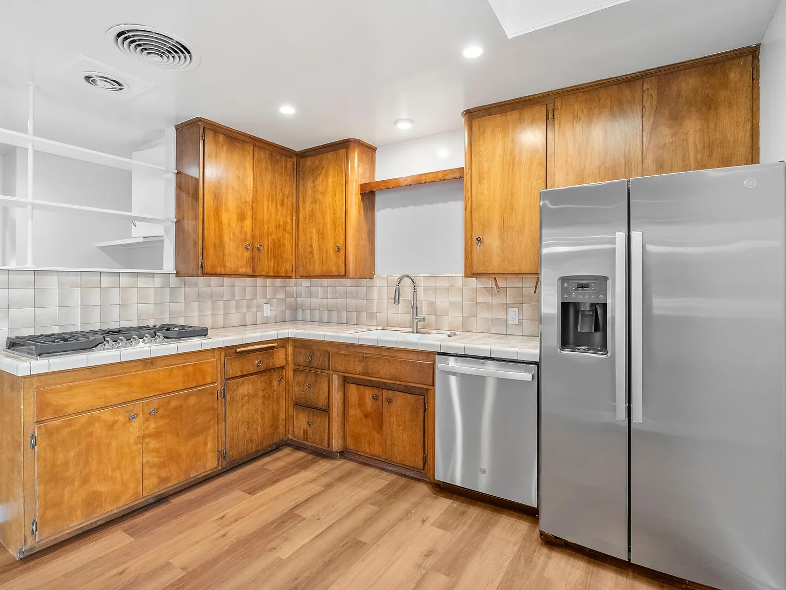 3 bed, 1300 sqft, $2,600 — Photo 4