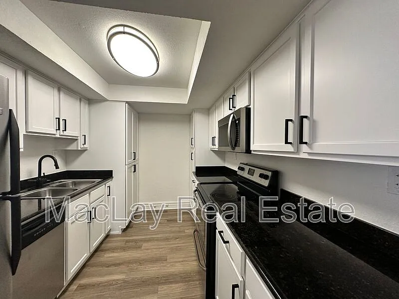 2 bed, 2.0 bath, 1184 sqft, $1,850 — Photo 3