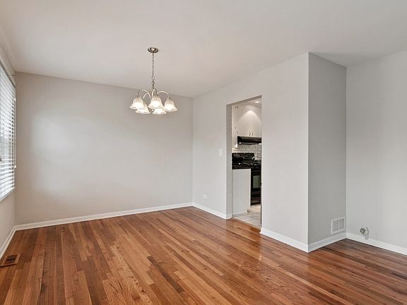 3rd image of 320 Kingman Ln