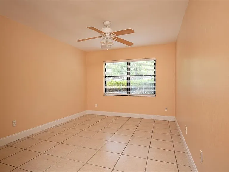 3409 NW 52nd Ter — Photo 10
