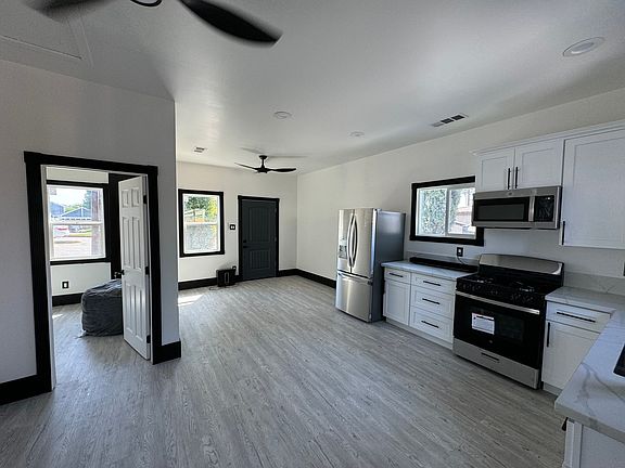 4th image of 823 N Pasadena Ave
