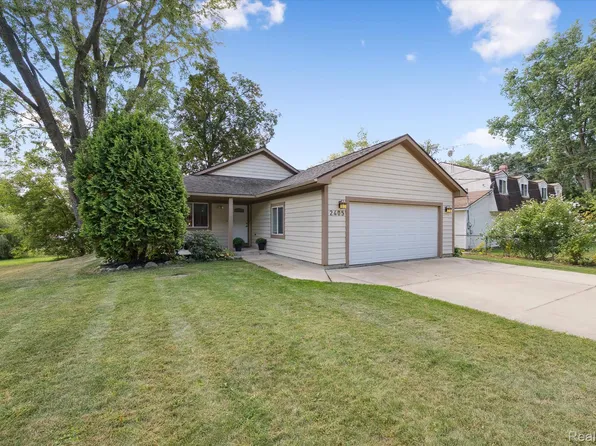 2405 Jackson Blvd, Highland, MI 48356