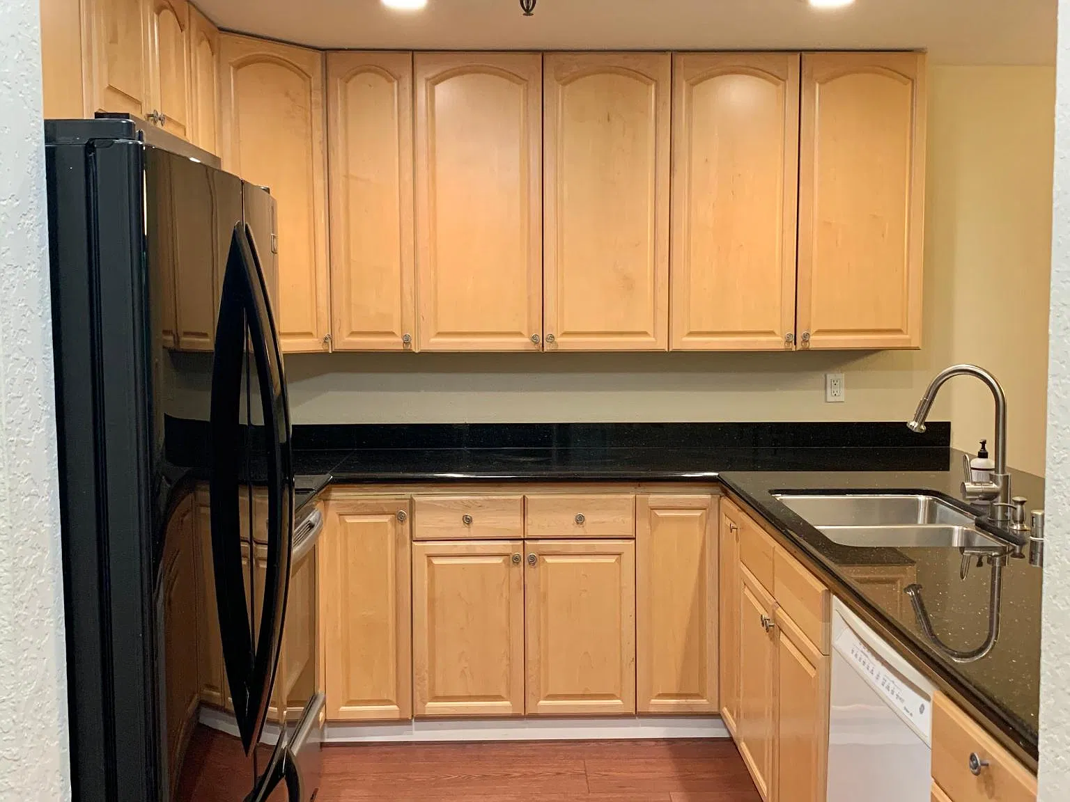 2 bed, 1048 sqft, $4,000 — Photo 4