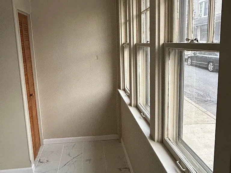 417.5 E Court St — Photo 16