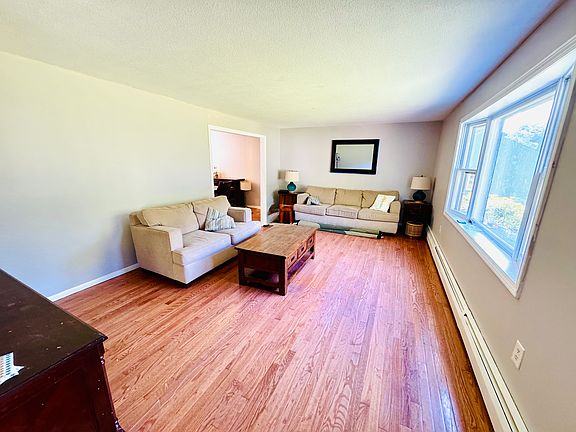 4th image of 31 Juniper Ln