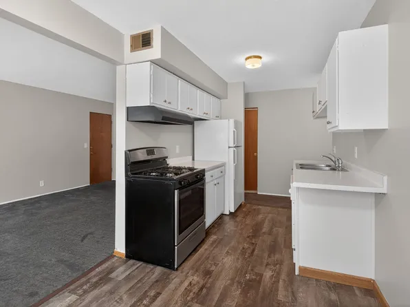 4-105, 105 13th Ave S APT 11, Hopkins, MN 55343