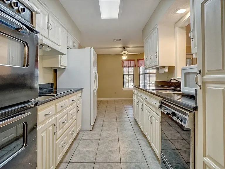 5705 Royal Club Dr — Photo 11