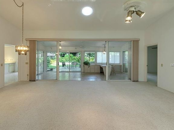 5th image of 5716 Garden Lakes Majestic