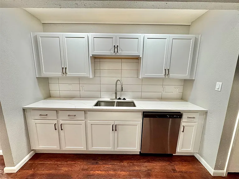 2309 Strand St #2D — Photo 8