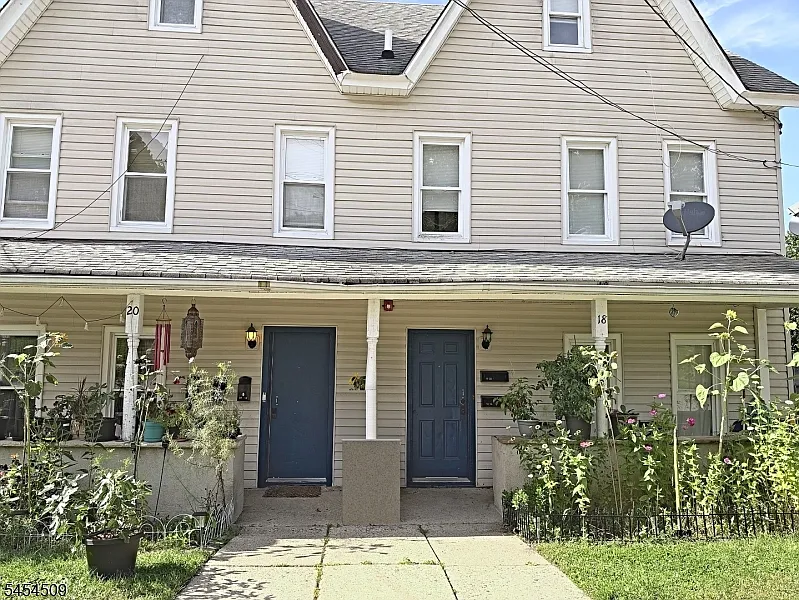 2 bed, 1.0 bath, $1,800 — Photo 4