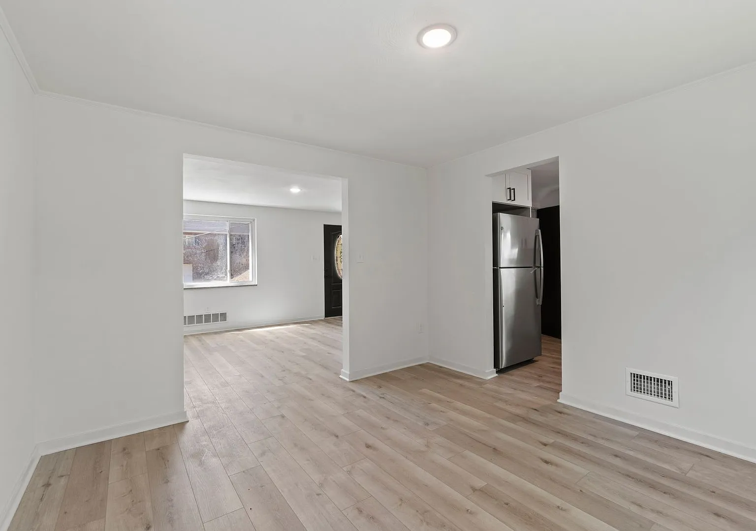 Ready For Move In! Don't Miss This Renovated 2 Bedroom In Beechview! — Photo 4