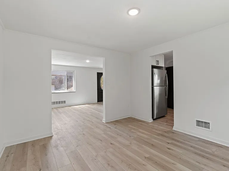 1900 Curranhill Ave — Photo 5
