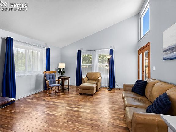 4th image of 4733 Yarrow Pl