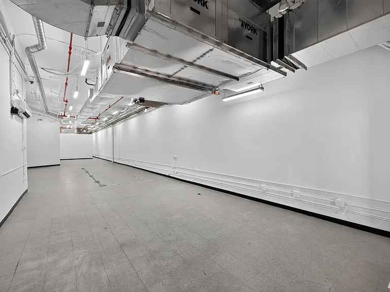 356 Broadway #GROUND — Photo 1