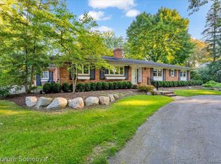 4546 Niagara Ln, Bloomfield Hills, MI 48301