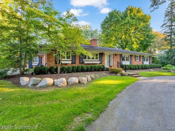 4546 Niagara Ln, Bloomfield Hills, MI 48301