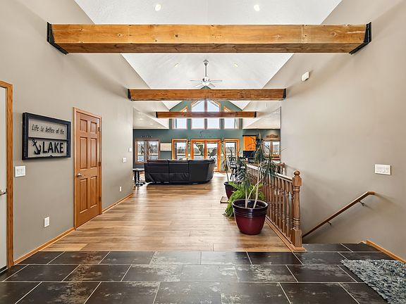 3rd image of 134 Hillcrest Rdg