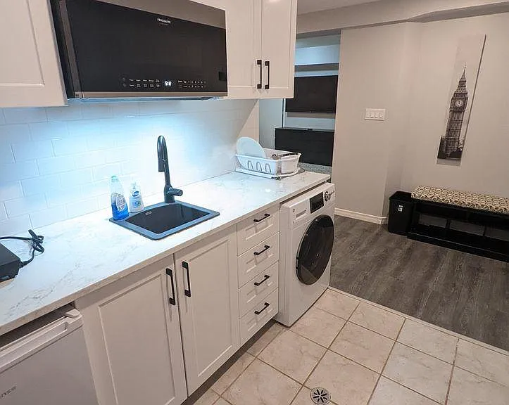 1008 Waterbury Cres #2 — Photo 6