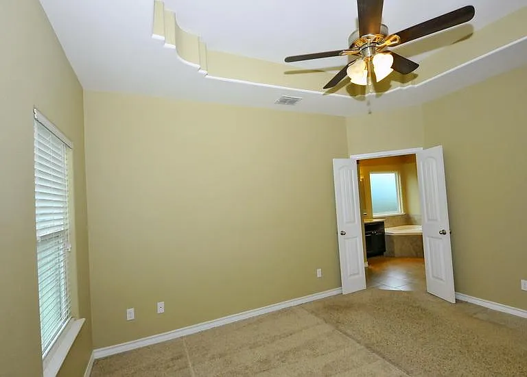 15609 Escapade St — Photo 10