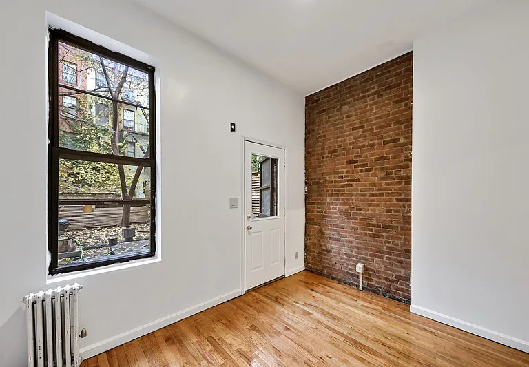 449 W 48th St #1E — Photo 9