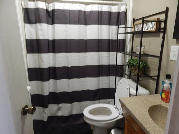 5th image of 646 Blaine Ave