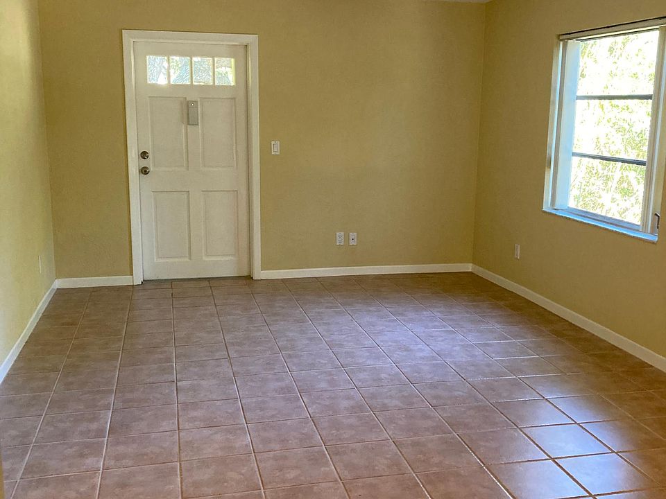 1st image of 720 8th St N #5