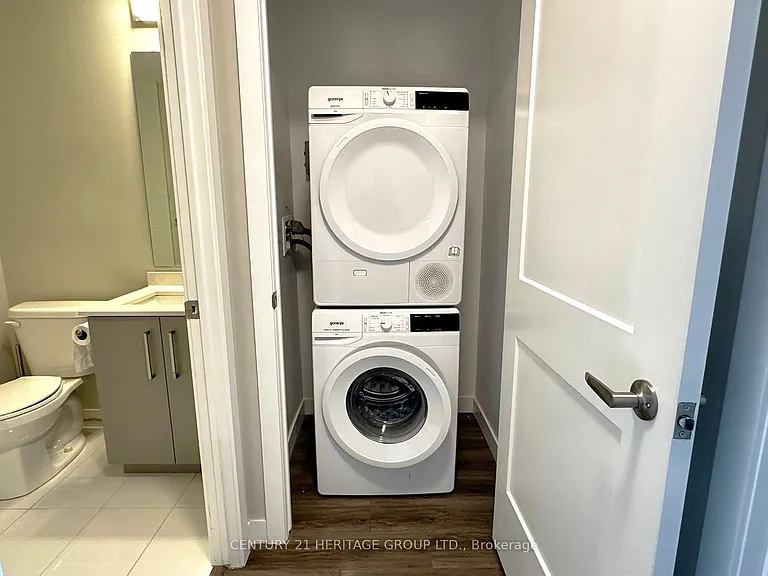 15 Queen St S #1610 — Photo 11
