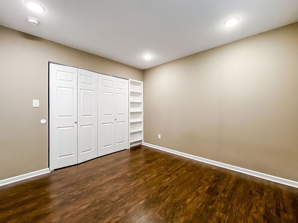 Windsor Square Apartments West 116 E 10th Ave Hutchinson KS Zillow