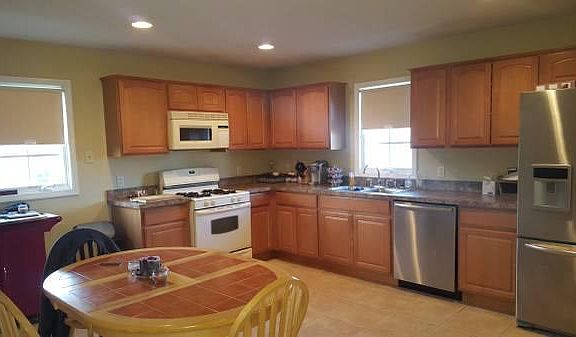 3rd image of 259 Livingston Ave APT 2