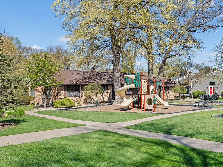 3475 Pilgrim Ln N #3475 — Photo 34