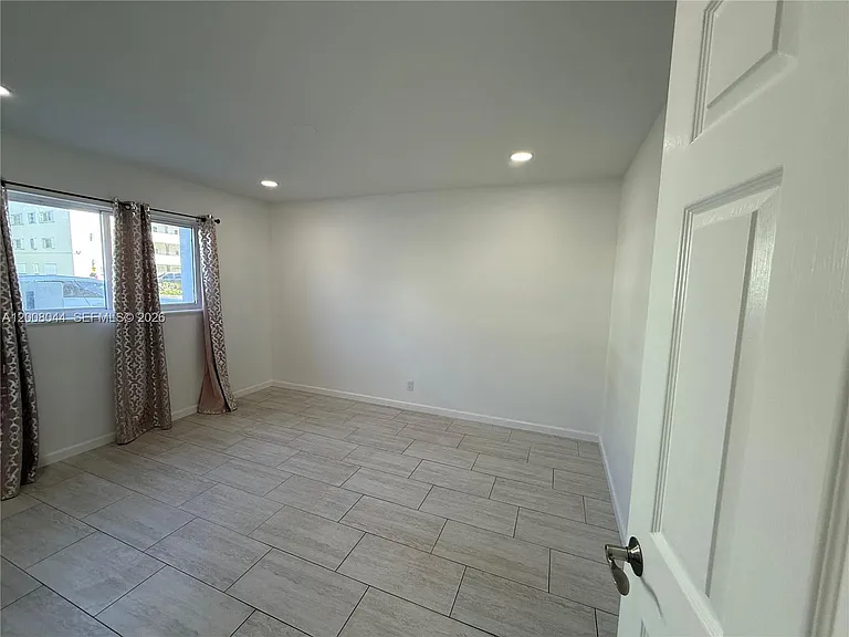 609 NE 14th Ave #108 — Photo 20