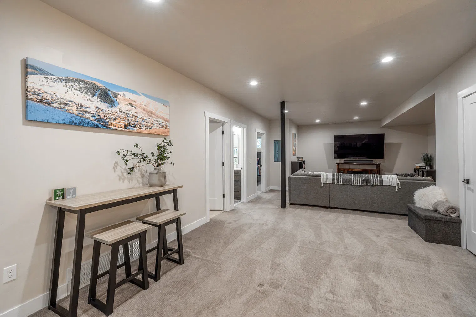 6 bed, 4.0 bath, 5155 sqft, $10,570 — Photo 4