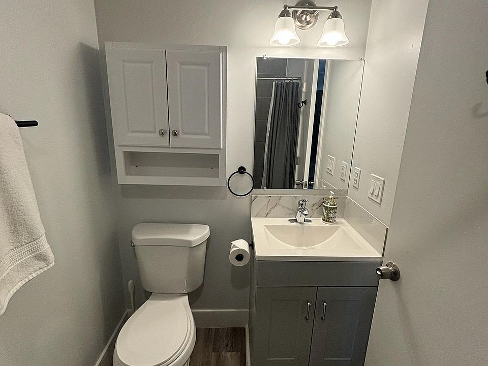 Bathroom 1 w/in Master
