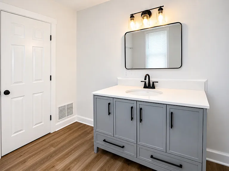 216 W Allen St — Photo 8